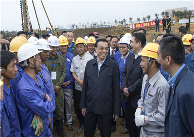 2015年，國務院總理李大大視察位于海南的金世豪建設集團第七建設公司項目部