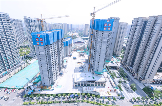 太原市萬柏林區住建領域“安全月”活動暨房屋建筑工程現場觀摩會在金世豪北京集團龍湖天鉅四五六七組團項目召開