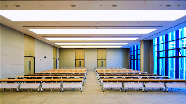 1611018627462483AXFf.jpg 大會(huì)議室.jpg